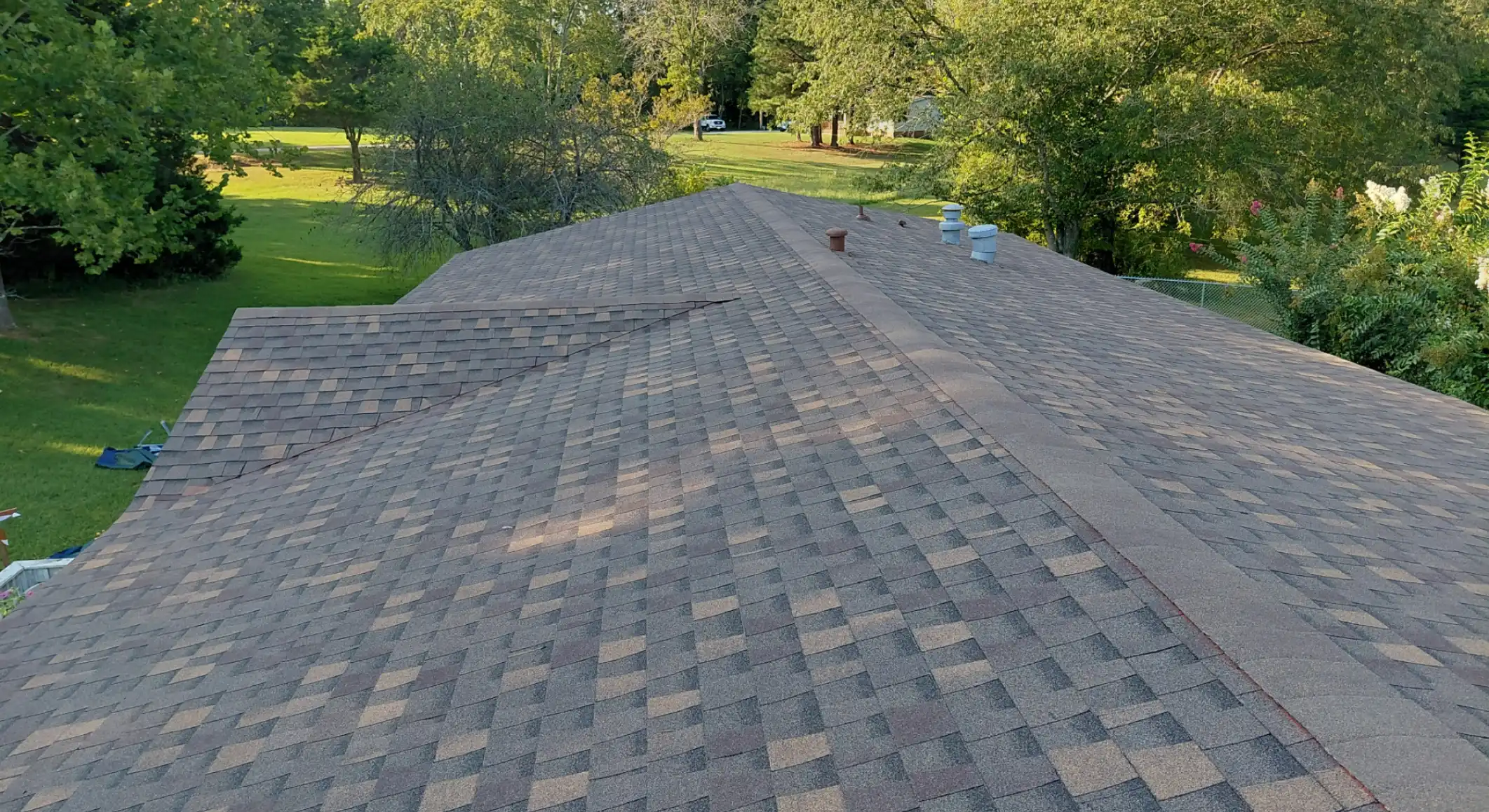 ROOF TECHS La Vergne, TN hero background